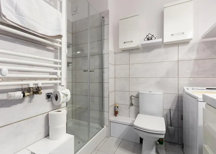 Wrzeszcz Modern By Bookinghost Гданьск